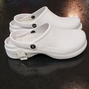 Natural uniform shoes 
